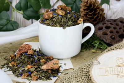 Mieszanka zielonej herbaty Sencha z truskawkami płatkami kwiatów i guaraną
