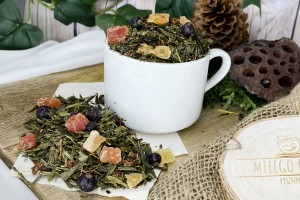 Mieszanka zielonej herbaty Sencha z kawałkami owoców egzotycznych i tradycyjnych płatków