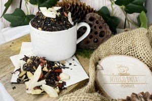 Mieszanka czarnej herbaty Yunnan Black z korzennymi przyprawami i suszonymi owocami
