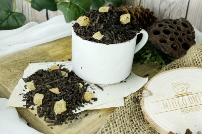 Cytrusowa mieszanka czerwonej herbaty Pu-Erh z zapieczonym aromatem grejpfruta i owocami