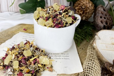 Słoneczna mieszanka owocowo ziołowa z płatkami hibiskusa i miodokrzewem miodowym