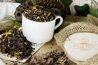 Mieszanka czarnej herbaty Yunnan Black z imbirem owocami czarnego bzu i ziołami