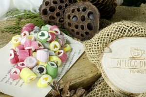 Słodkie cukierki z aromatem owocowym w torebce 100g