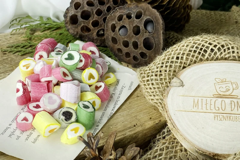 Słodkie cukierki z aromatem owocowym w torebce 100g