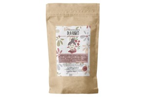 Całe pączki róży kawałki mango brzoskwini i żurawiny w suszu zielonej herbaty