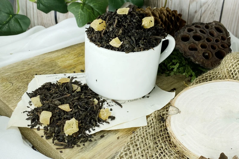 Cytrusowa mieszanka czerwonej herbaty Pu-Erh z zapieczonym aromatem grejpfruta i owocami